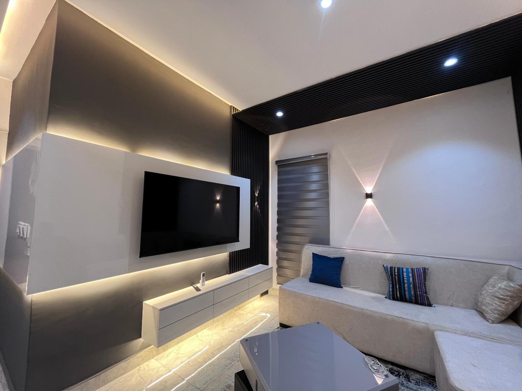 Blackwood Hotel 2*