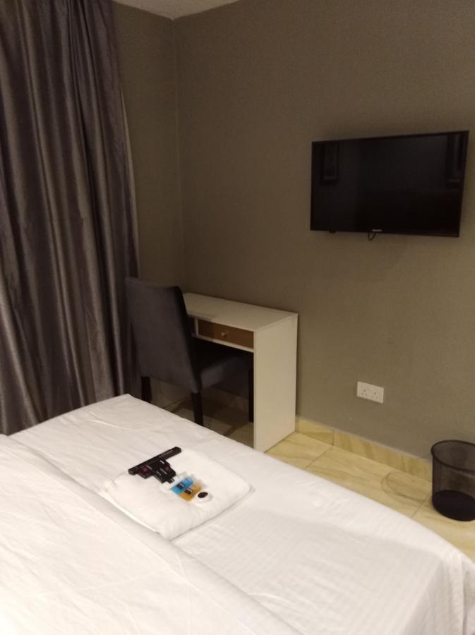 Blackwood Hotel 2*