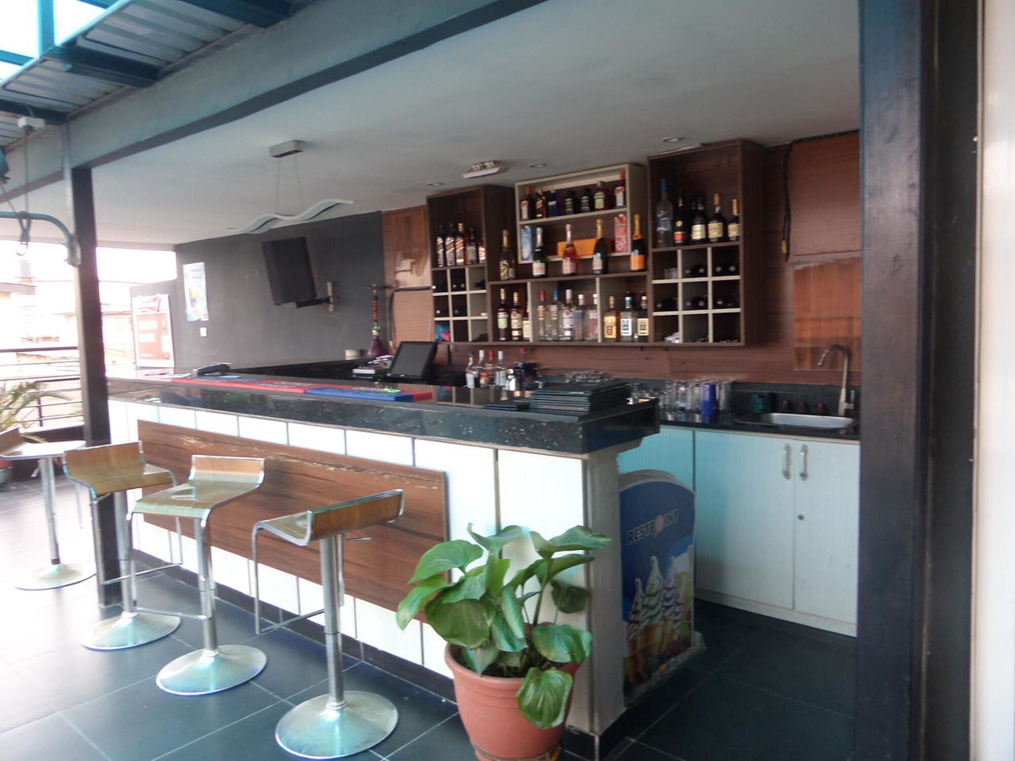 Blackwood Hotel 2*